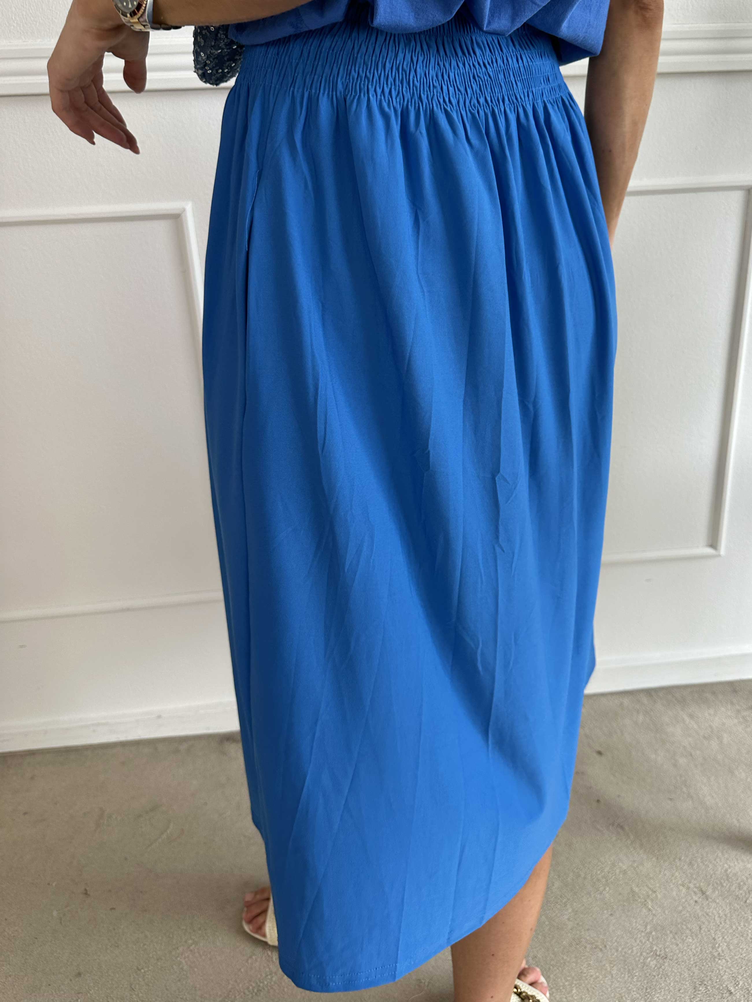 Pams Plain Midi Skirt - Nederdel i stretchy stof med lommer